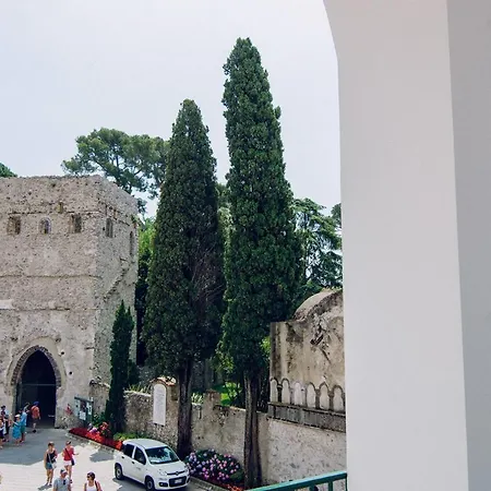 ゲストハウス In ラヴェッロ